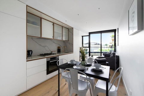 A Lux & Cozy 2BR Apt In The Heart Of Chapel Street - Accommodation QLD 4