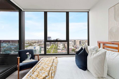 A Modern & Cozy 2BR Apartment With City Views - Accommodation QLD 1