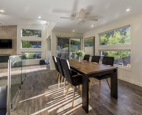 A Pear Tree Loft - Accommodation QLD 0