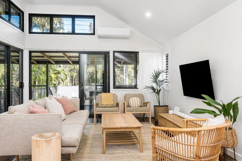 A Perfect Stay - Solstice - Accommodation QLD 4