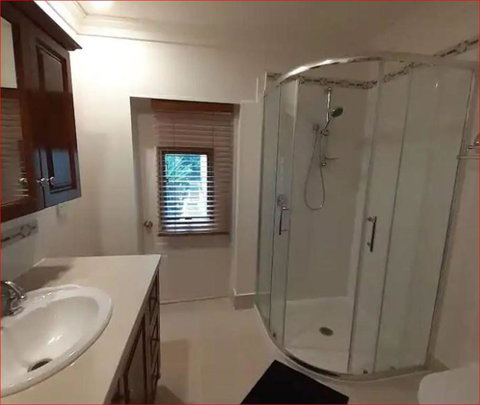 A Spacious Holiday Suite - Accommodation QLD 2
