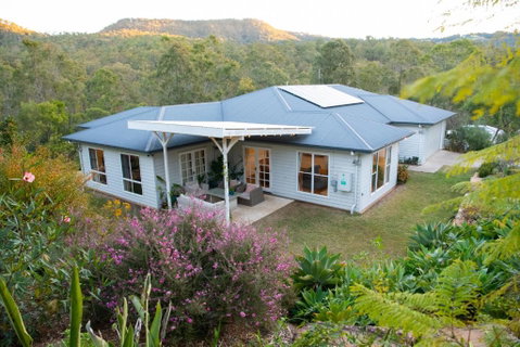 A Spacious Oasis - Accommodation QLD 0