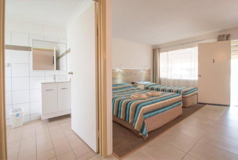 A & A Motel - Accommodation QLD 3