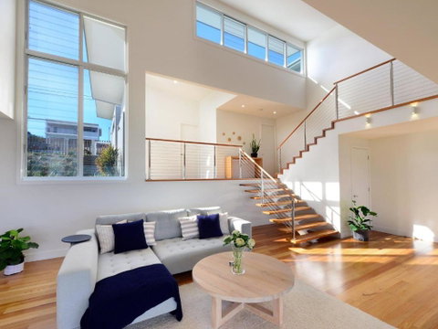 Absolute Waterfront - Accommodation QLD 4