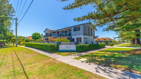 Adrift Apartments - Accommodation QLD 2