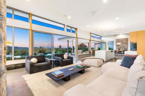 A Perfect Stay - The Springs - Accommodation QLD 2