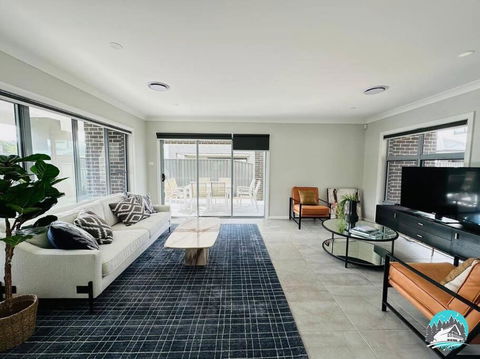 Aircabin - Denham Court - Modern - 4 Beds House - Accommodation QLD 0