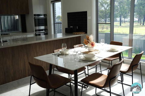 Aircabin - Denham Court - Modern - 4 Beds House - Accommodation QLD 1