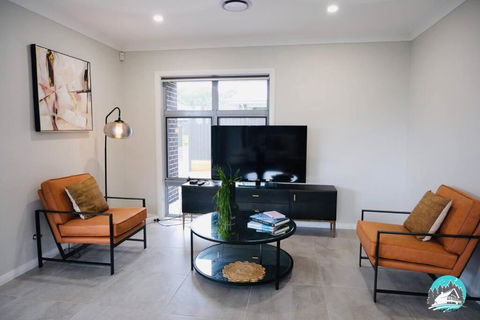Aircabin - Denham Court - Modern - 4 Beds House - Accommodation QLD 2
