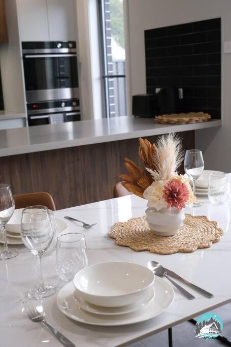 Aircabin - Denham Court - Modern - 4 Beds House - Accommodation QLD 3