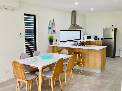 AIRLIE BEACH Delight. Hop, Skip Jump To Everything - Accommodation QLD 2