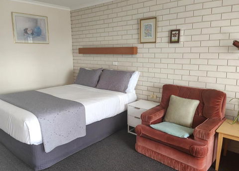 Alfred Motor Inn - Accommodation QLD 2