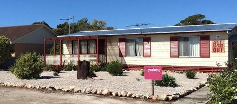 All Decked Out In Edithburgh - Accommodation QLD 0