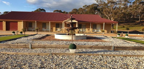 Alma Retreat, King Bed, Family, Pet Friendly - Accommodation QLD 1