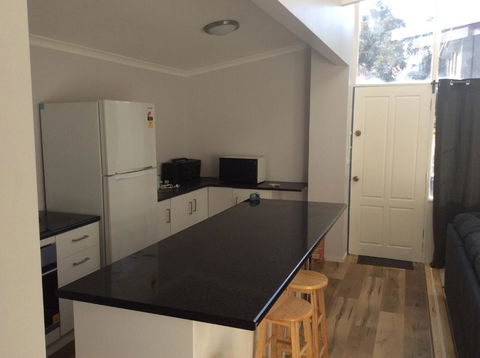 Alpha Centauri Townhouses - Accommodation QLD 3