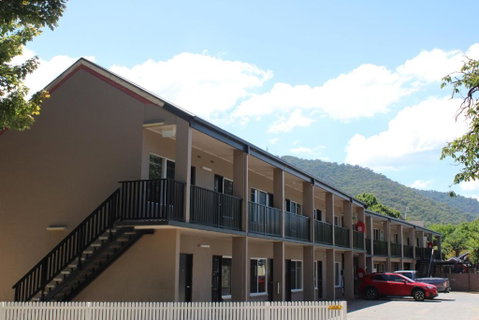 Alpine Hotel Bright - Accommodation QLD 1