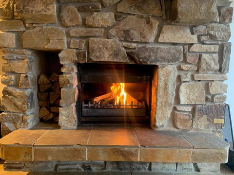 Alpine Woodsmoke Apartments - Accommodation QLD 3