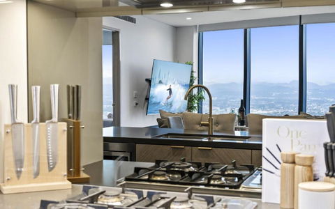 ALTITUDE Ocean Suites - SPECTACULAR, Unmatched Views & Luxury Accommodation - Accommodation QLD 4