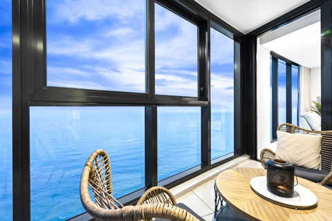 ALTITUDE Ocean Suites - SPECTACULAR, Unmatched Views & Luxury Accommodation - Accommodation QLD 1