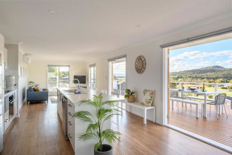 Ambience, A Stunning Holiday Retreat! - Accommodation QLD 1