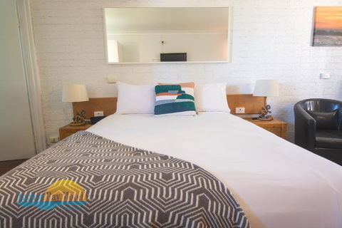 Anchor Bay Motel - Accommodation QLD 1
