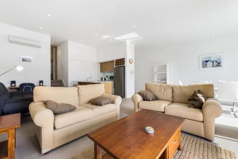 Apollo Blue 11 - Accommodation QLD 3