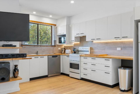 Apollo Unit 4 - Ground Floor - Block A - Accommodation QLD 2