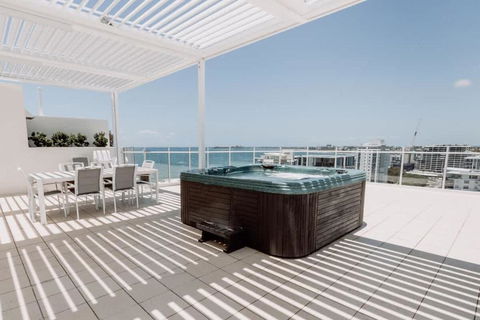 Aquavista Penthouse - Stunning 180 Views - Accommodation QLD 0