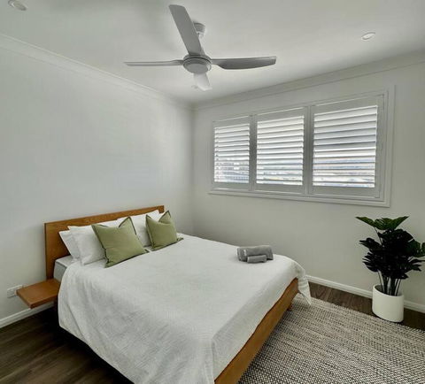 Aquila Beach Retreat - Accommodation QLD 3