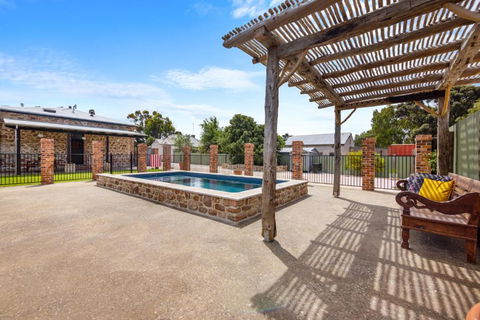 Arapiles Club House - Accommodation QLD 2