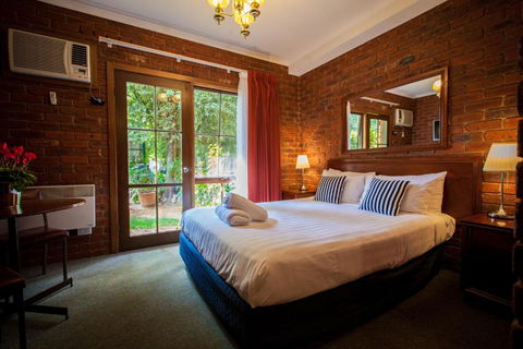 Armour Motor Inn - Accommodation QLD 0