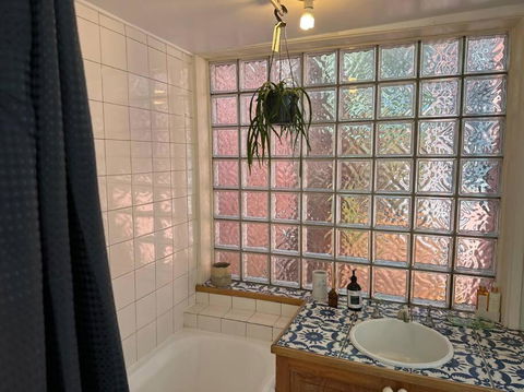 Artsy North Melbourne 2-Bedder - Accommodation QLD 1