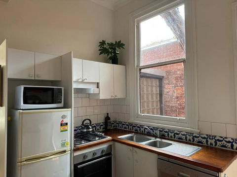 Artsy North Melbourne 2-Bedder - Accommodation QLD 3