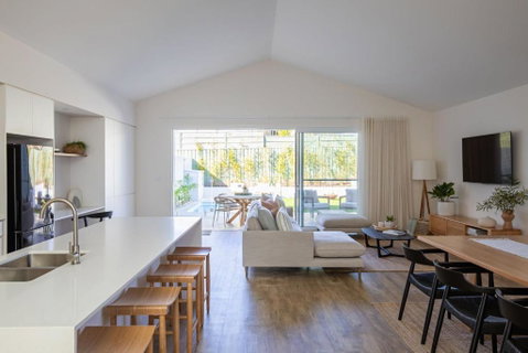Aster - Accommodation QLD 4
