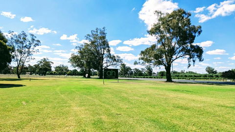 Australian Homestead Motor Lodge - Accommodation QLD 1