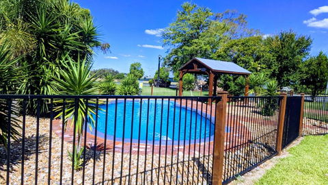 Australian Homestead Motor Lodge - Accommodation QLD 4