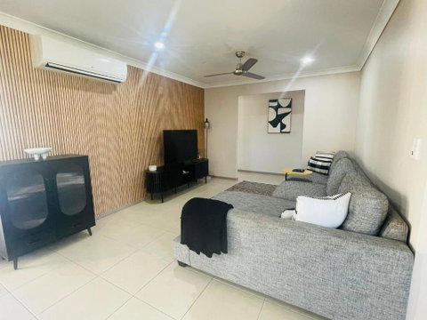 Avoca House - Accommodation QLD 0