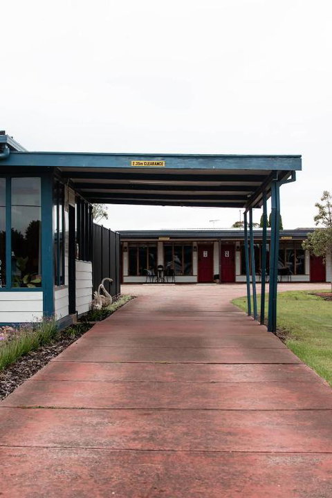 Avon River Inn - Accommodation QLD 1