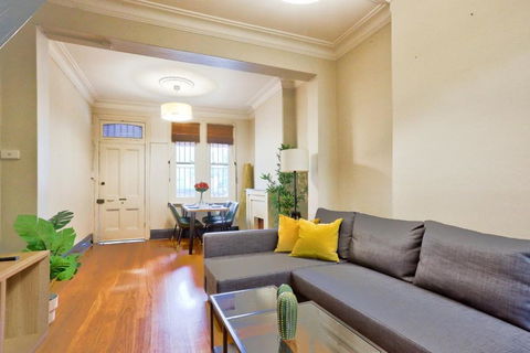Awesome 2 Bedroom House Surry Hills - Accommodation QLD 3