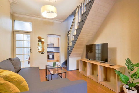 Awesome 2 Bedroom House Surry Hills - Accommodation QLD 1