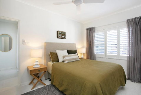 Avalon Beachside Apartment - Accommodation QLD 4