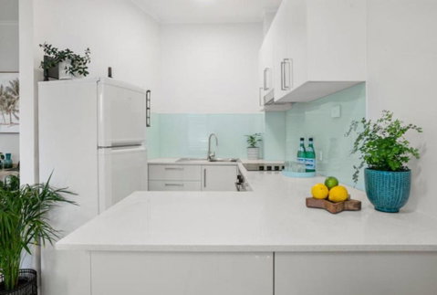 Avalon Beachside Apartment - Accommodation QLD 3