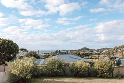B E A C H H O U S E X I V - Accommodation QLD 3