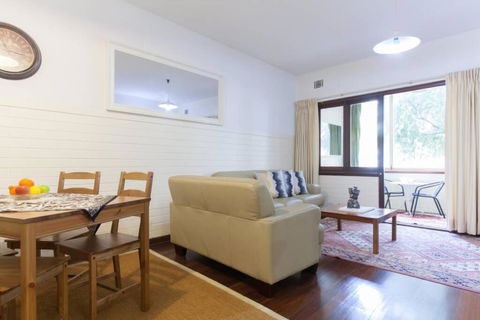 B2 Crawley Apartment 1 BRM & Sleepout Near UWA - Accommodation QLD 1