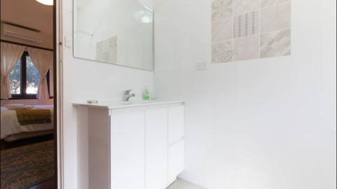 B4 Crawley Apartment 1 BRM & Sleepout Near UWA - Accommodation QLD 3