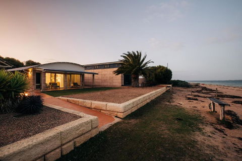Baird Bay Seaside Villas - Accommodation QLD 1