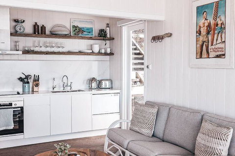 BAY PROPERTIES . Beach House Studio - Accommodation QLD 1