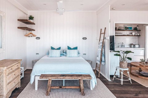 BAY PROPERTIES . Beach House Studio - Accommodation QLD 4