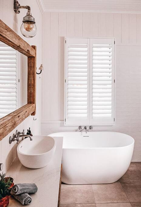 BAY PROPERTIES . Beach House Yamba - Accommodation QLD 2