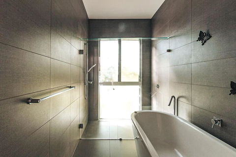 BAY PROPERTIES . The Chill - Accommodation QLD 4